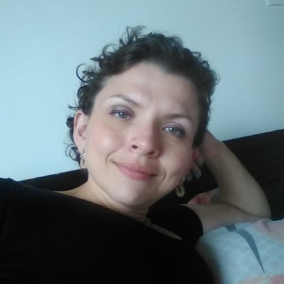 Profile picture of laura