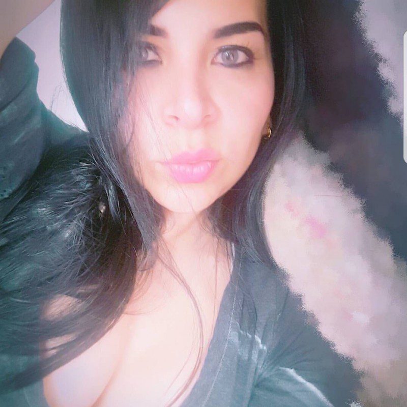 latina-women-colombian-women-adri3