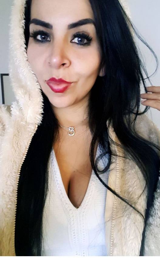 latina-women-colombian-women-adri4