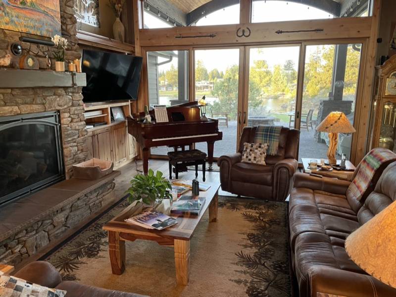 dde300cd-98c8-427e-90fe-628c76e5736a_1_105_c